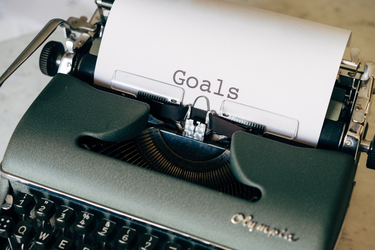 typewriter typing the word "GOALS"